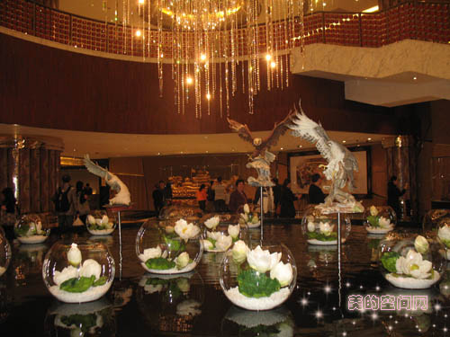 赌王何洪森的赌场大厅